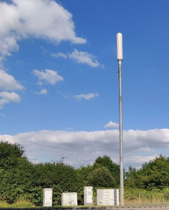 EE 4G Street Pole