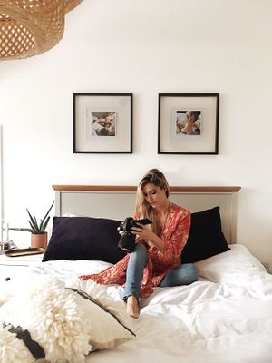 EVB - EE blog 4.jpg Here I am working from my bed... Not the ideal home office