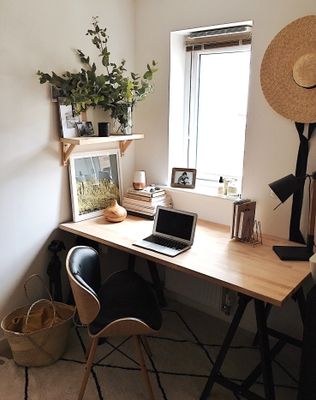 This photo just shows you don't need to spend a fortune to have a stylish home office