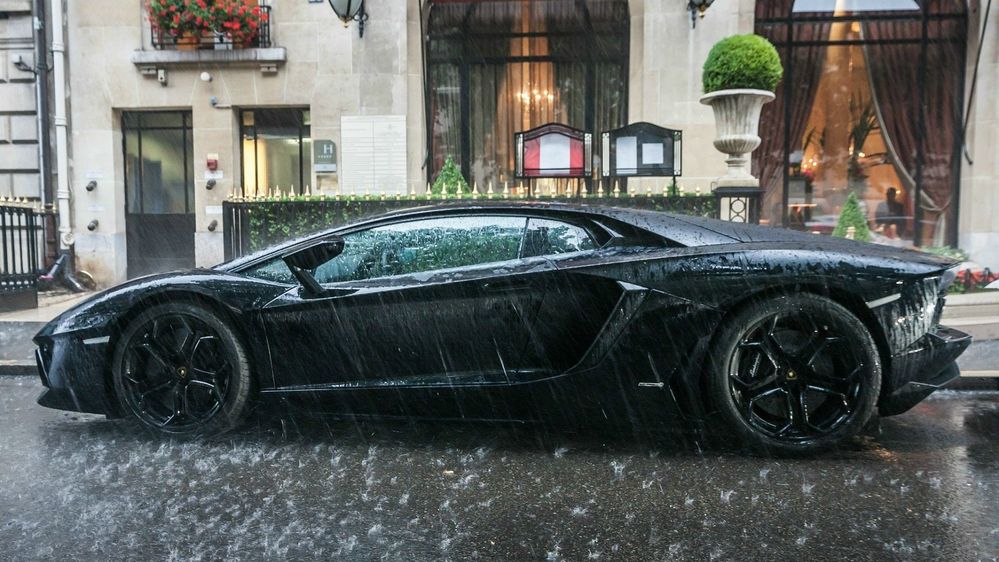 ober--mag-ik-de-aventador-voor-dessert.jpg