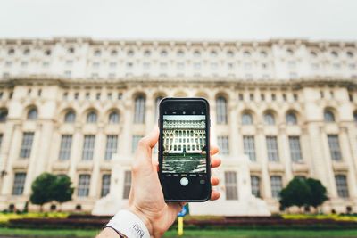 The Common Wanderer_photographing Bucharest.jpg