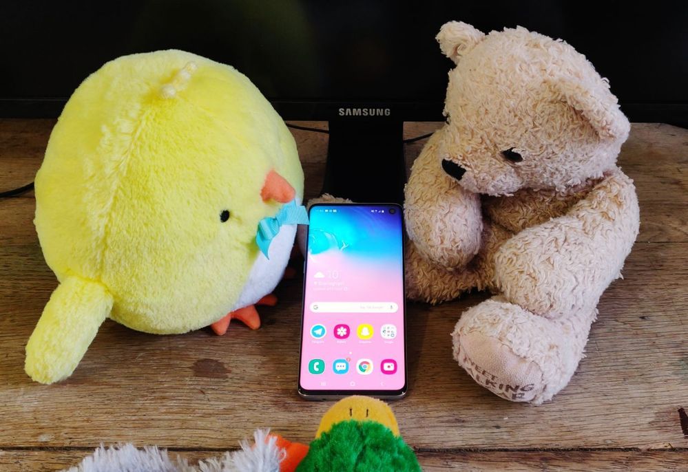 quackers_bear_chick_samsung_galaxy_s10_review.jpg quackers_bear_chick_samsung_galaxy_s10_review.jpg