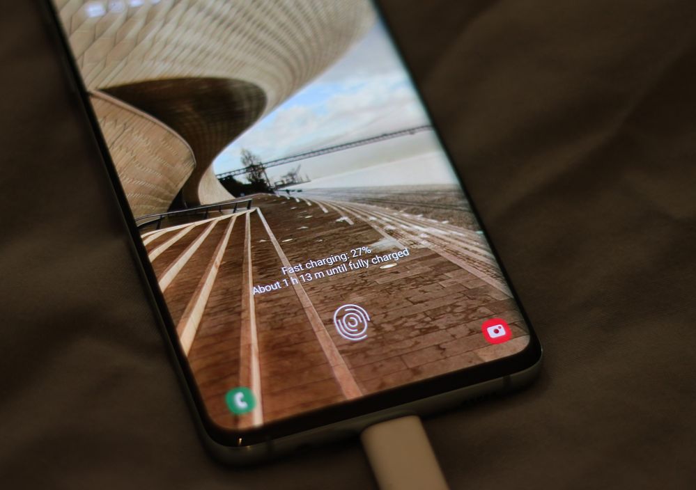 samsung_galaxy_s10_fast_charging.JPG samsung_galaxy_s10_fast_charging.JPG